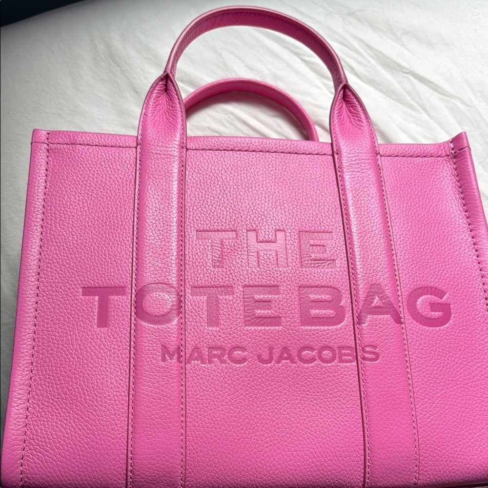 Marc Jacobs Pink leather Tote Bag with Embossed Design